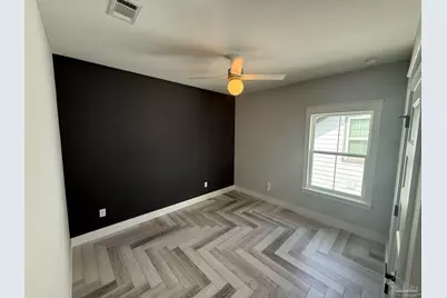 1011 K St, Pensacola, FL 32501 - Photo 6