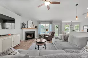 7667 Marthas Way, Navarre, FL 32566 - Photo 8