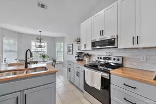 7667 Marthas Way, Navarre, FL 32566 - Photo 20