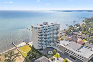 825 Bayshore Dr, Pensacola, FL 32507 - Photo 2