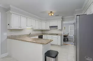 405 Canterbury Ln, Gulf Breeze, FL 32561 - Photo 10