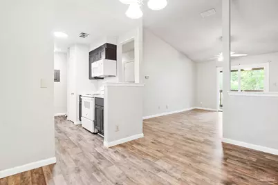2303 W Michigan Ave #A6, Pensacola, FL 32526 - Photo 12