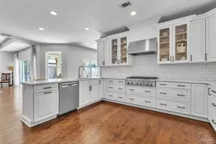 175 Camelia St, Gulf Breeze, FL 32561 - Photo 16