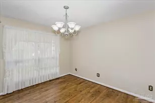 2817 Oakridge Dr, Gulf Breeze, FL 32563 - Photo 10