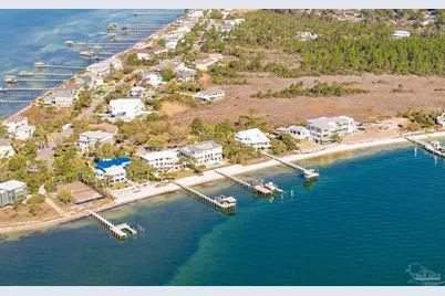 525 Deer Point Dr, Gulf Breeze, FL 32561 - Photo 2