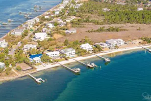 525 Deer Point Dr, Gulf Breeze, FL 32561 - Photo 2