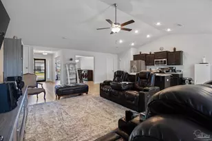 3527 Bonfire Ln, Pensacola, FL 32526 - Photo 14