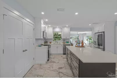 306 Shoreline Dr, Gulf Breeze, FL 32561 - Photo 14