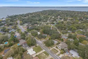 306 Shoreline Dr, Gulf Breeze, FL 32561 - Photo 42