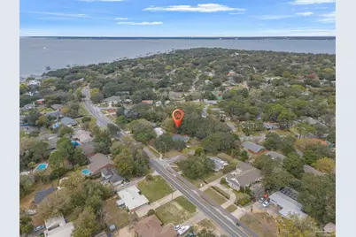 306 Shoreline Dr, Gulf Breeze, FL 32561 - Photo 38