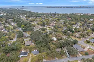 306 Shoreline Dr, Gulf Breeze, FL 32561 - Photo 44