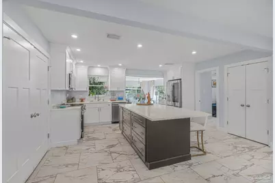 306 Shoreline Dr, Gulf Breeze, FL 32561 - Photo 14