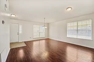 6525 Tampa Dr, Pensacola, FL 32526 - Photo 2