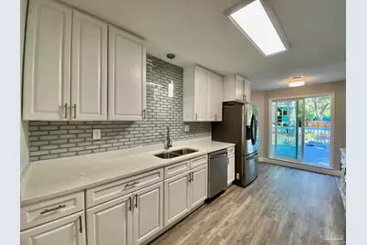 402 Fairpoint Dr, Gulf Breeze, FL 32561 - Photo 6