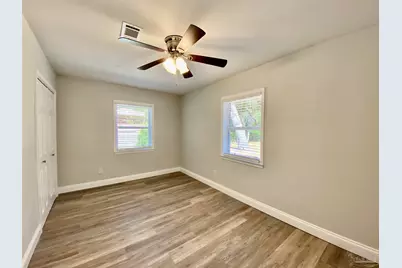 402 Fairpoint Dr, Gulf Breeze, FL 32561 - Photo 22