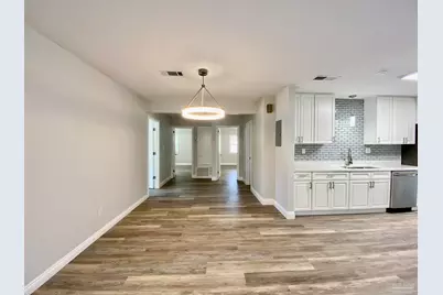 402 Fairpoint Dr, Gulf Breeze, FL 32561 - Photo 2