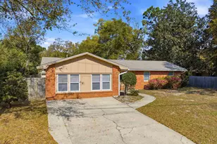 5641 Hibiscus Rd, Pensacola, FL 32504 - Photo 2