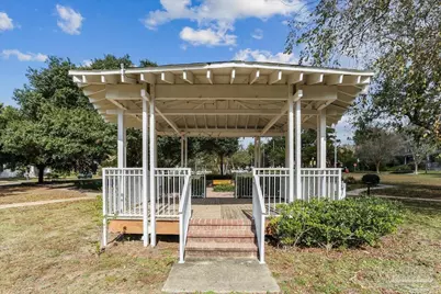 1011 N Reus St, Pensacola, FL 32501 - Photo 10