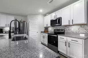 5585 Lancelot Trl, Milton, FL 32583 - Photo 6