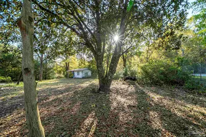 6205 Dogwood Dr, Milton, FL 32570 - Photo 10