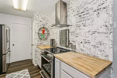 4720 Kitty Hawk Cir, Gulf Breeze, FL 32563 - Photo 8