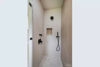 700 W Moreno St, Pensacola, FL 32501 - Photo 12