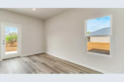 2043 Wiregrass St, Navarre, FL 32566 - Photo 10