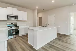 2043 Wiregrass St, Navarre, FL 32566 - Photo 4