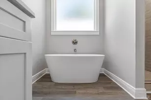 8421 Tippin Ave, Pensacola, FL 32504 - Photo 10