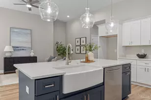 8421 Tippin Ave, Pensacola, FL 32504 - Photo 6