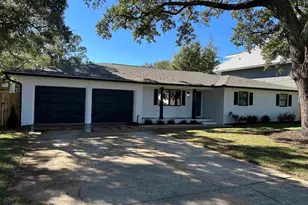 4593 Soundside Dr, Gulf Breeze, FL 32563 - Photo 1