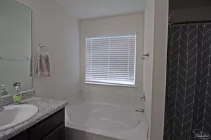 9439 Lutoo Ln, Pensacola, FL 32526 - Photo 26