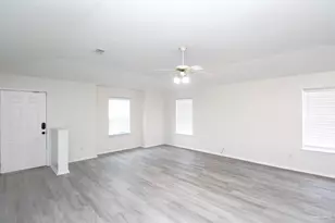 2432 Gulf Breeze Ave, Pensacola, FL 32507 - Photo 2