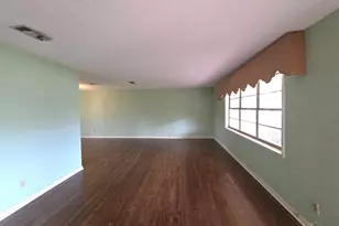 1402 E Leonard St, Pensacola, FL 32503 - Photo 2