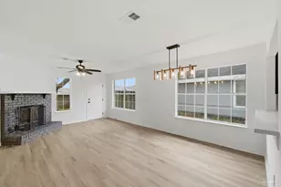 811 Boulevard De L'Orleans, Mary Esther, FL 32569 - Photo 12