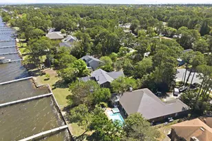 2748 Sunrunner Ln, Gulf Breeze, FL 32563 - Photo 62