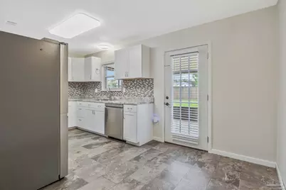 2325 Merle Cir, Pensacola, FL 32526 - Photo 6