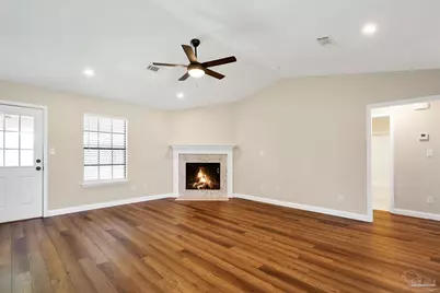 323 Twisted Oak Dr, Cantonment, FL 32533 - Photo 2