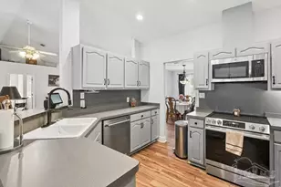 2406 Jewell Lee Ln, Pensacola, FL 32526 - Photo 2