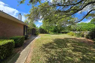 1574 Hunters Creek Dr, Cantonment, FL 32533 - Photo 2
