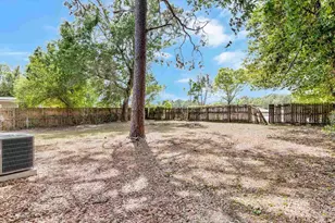 6407 Skyline Dr, Milton, FL 32570 - Photo 6