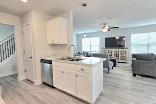 380 Hilburn Ln, Pensacola, FL 32504 - Photo 8