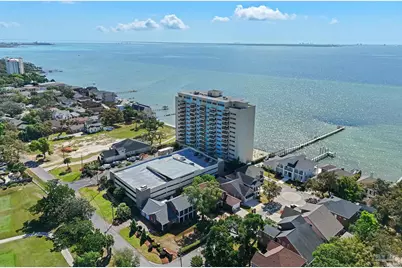 825 Bayshore Dr #605, Pensacola, FL 32507 - Photo 2
