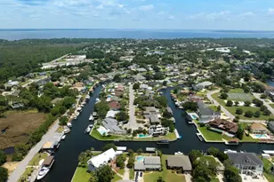 934 Aquamarine Dr, Gulf Breeze, FL 32563 - Photo 52