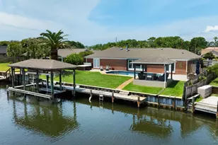 934 Aquamarine Dr, Gulf Breeze, FL 32563 - Photo 2
