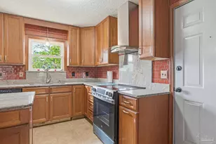 7227 Shelby Ln, Pensacola, FL 32526 - Photo 6
