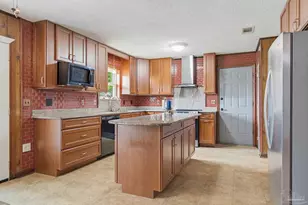 7227 Shelby Ln, Pensacola, FL 32526 - Photo 2