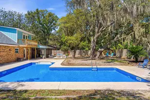 1555 Oak Shore Dr, Gulf Breeze, FL 32563 - Photo 2
