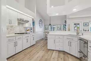2030 Juno Cir, Pensacola, FL 32526 - Photo 14