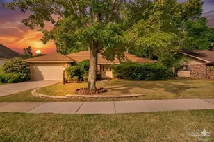 2251 Oxford Dr, Pensacola, FL 32503 - Photo 2